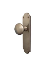 WINDSOR SUTTON ROUND KNOB SETS ON VICTORIAN LONGPLATE - Image 9