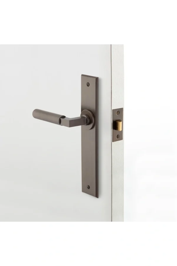 Brunswick-Chamfered-Backplate-Lever-feature