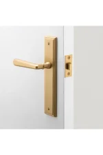 Copenhagen-Stepped-Backplate-Lever-feature.