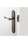 Stirling-Shouldered-Backplate-Lever-feature
