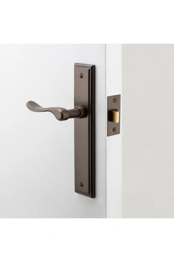 Stirling-Stepped-Backplate-Lever-feature