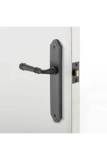 Verona-Shouldered-Backplate-Lever-feature