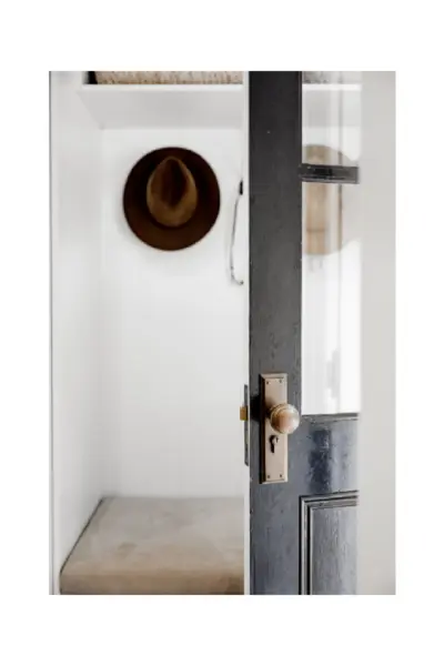TRADCO - MILTON LONG BACKPLATE KNOB