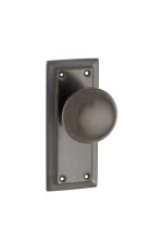 RIchmond-0840-Antique-Brass-Short-Backplate-Knob