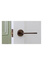 WINDSOR BRASS - CHALET ON 64MM ROUND ROSE