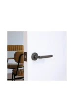 WINDSOR BRASS - FEDERAL ON 52MM ROUND ROSE